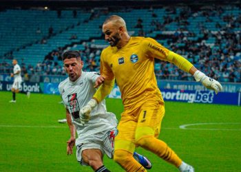 Riestra cayó ante Gremio en Brasil: fue expulsado Nardoni