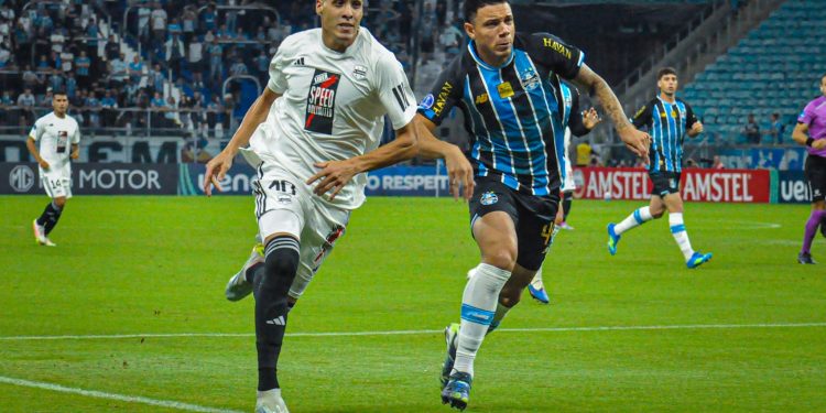 Riestra cayó sobre el final ante Gremio en Porto Alegre por la Copa Sudamericana