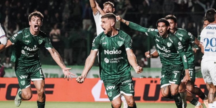 Sarmiento ganó y sueña con el milagro de la clasificación