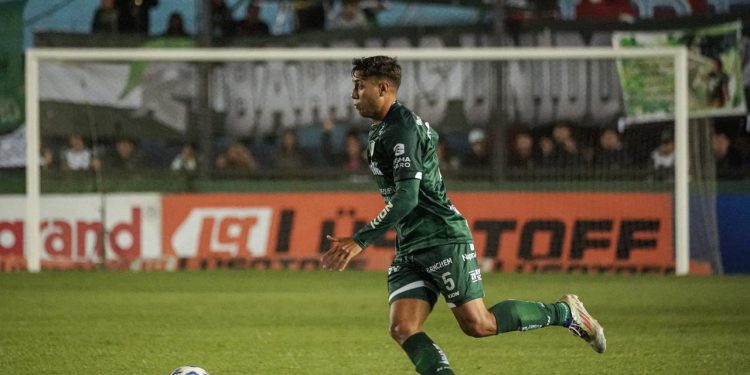 Sarmiento derrotó a Tristán Suárez sobre la hora y se metió en 16avos de la Copa Argentina