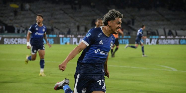 Talleres venció a Riestra en un duelo demorado por lluvia y se acerca a octavos