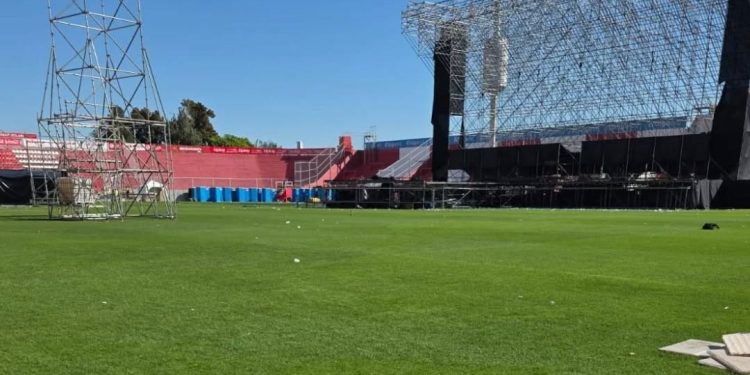 Así quedó el césped del 15 de abril luego del recital de Tan Biónica