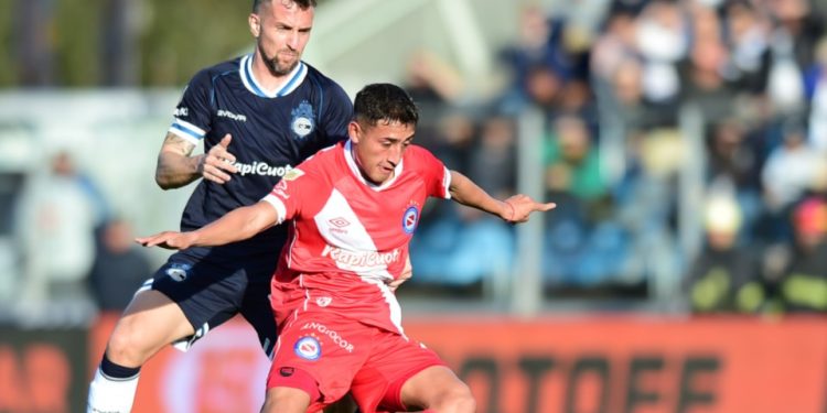 Gimnasia y Argentinos, ya clasificados, se miden en La Plata