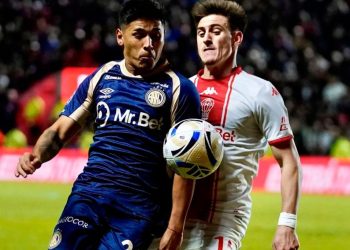 En el alargue, Argentinos venció a Huracán y se metió en semis