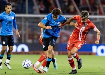 Argentinos recibe a Belgrano por un lugar en la final: espera River
