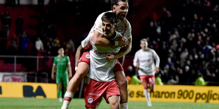 Argentinos Jrs y Lanús se miden por los 8vos del Apertura