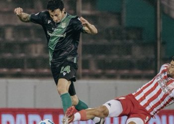 Banfield eliminó a San Martín de Tucumán en los penales