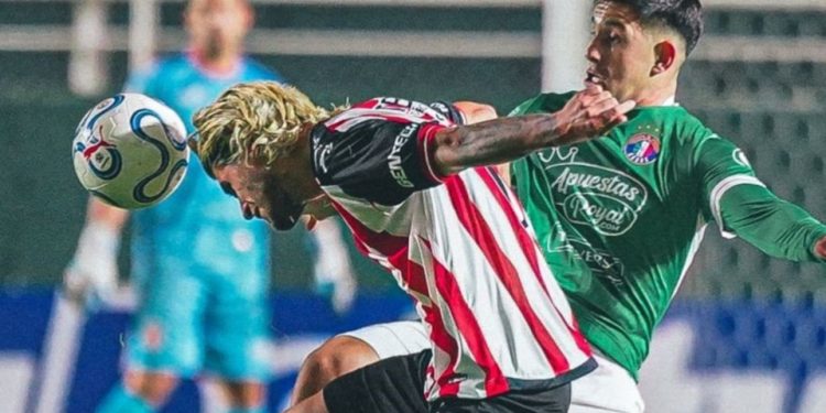 Barracas Central intentará seguir con chances en Chile