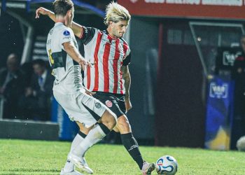 Barracas lo perdió en el final ante Olimpia y se complicó en la Copa Sudamericana
