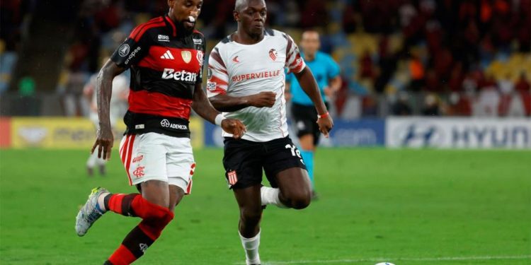 Estudiantes cayó con Flamengo y definirá su clasificación en la última fecha