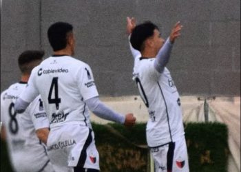 Colón sigue en deuda de visitante: Empate 1-1 en Caseros