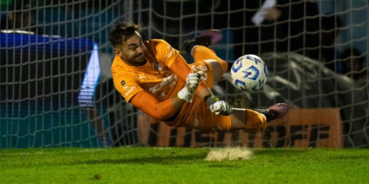 Platense, a octavos de final por penales