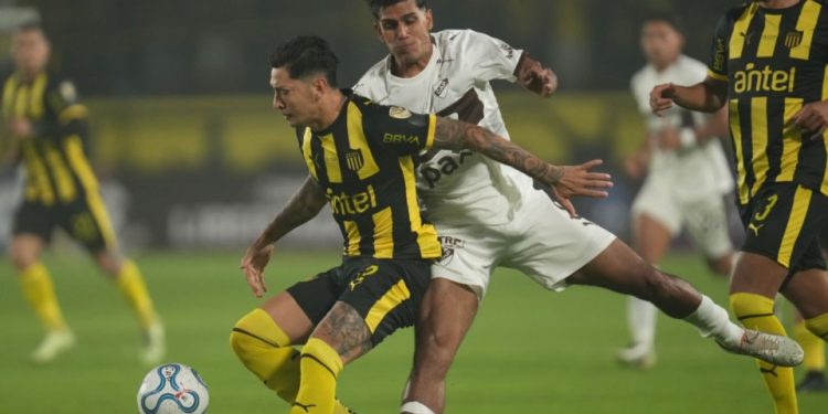 Platense va por otro triunfo ante Peñarol para soñar con clasificar