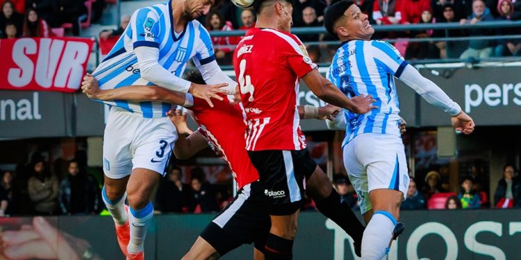 Racing tuvo revancha y eliminó a Estudiantes en La Plata