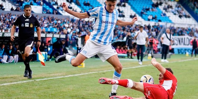 Racing empató con Huracán y se metió en los octavos