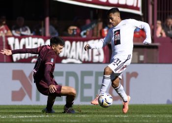 Lanús y Riestra empataron en una tarde para el olvido