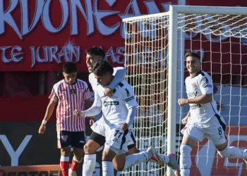 Colón acumuló 3 sin ganar y se mantiene segundo en la Zona A